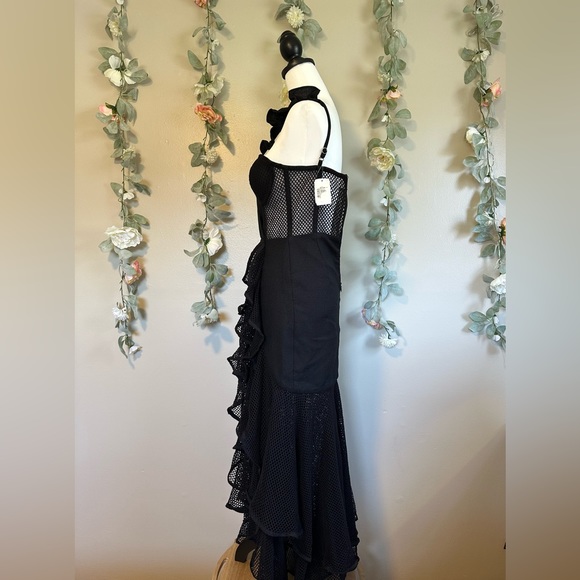 PatBO
Tulle & Crepe Gown - Picture 10 of 16